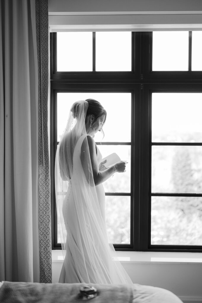 bride reading love note on Socialite Event Planning